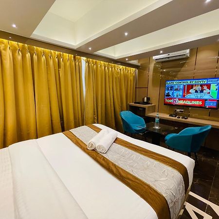 Home2 Renaissance Club Mumbai Bagian luar foto