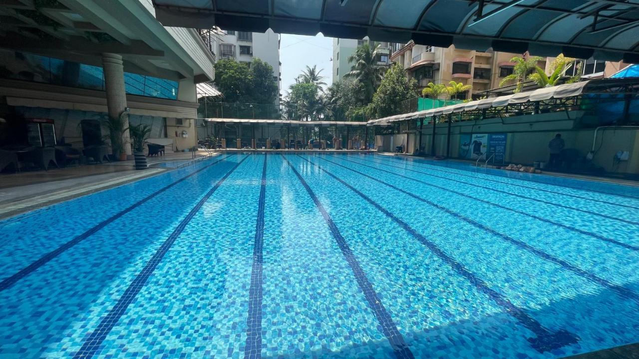 Home2 Renaissance Club Mumbai Bagian luar foto