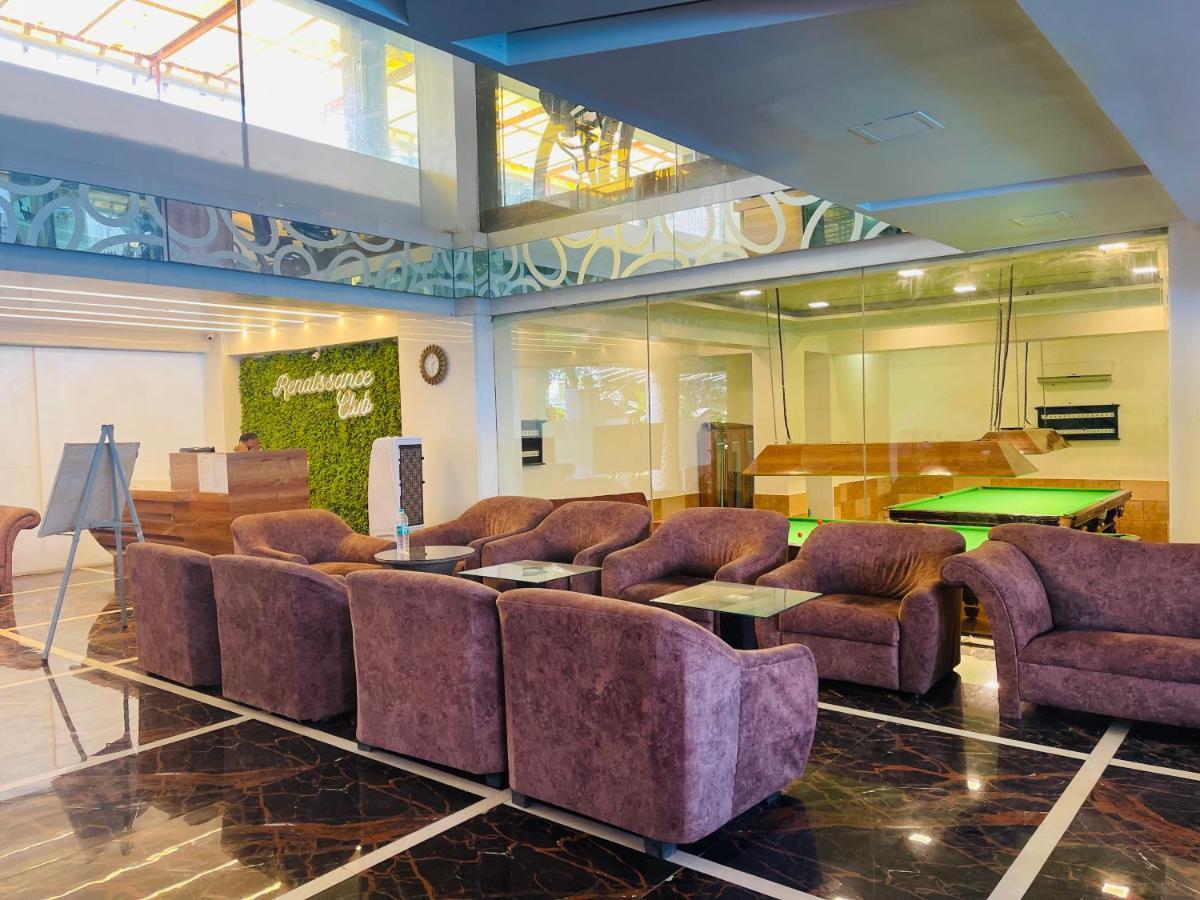 Home2 Renaissance Club Mumbai Bagian luar foto