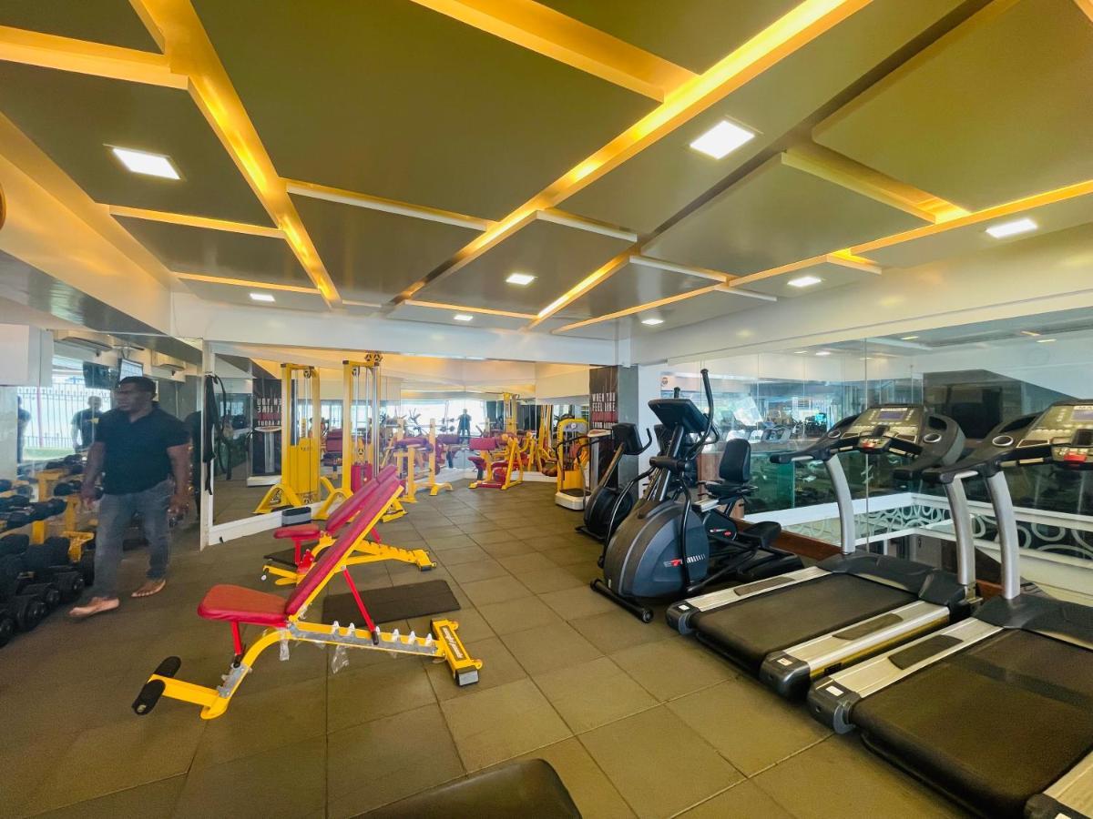 Home2 Renaissance Club Mumbai Bagian luar foto
