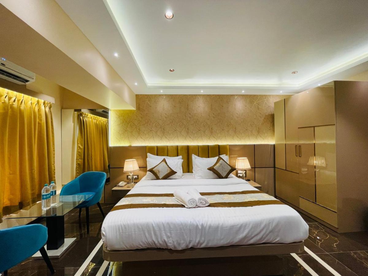 Home2 Renaissance Club Mumbai Bagian luar foto
