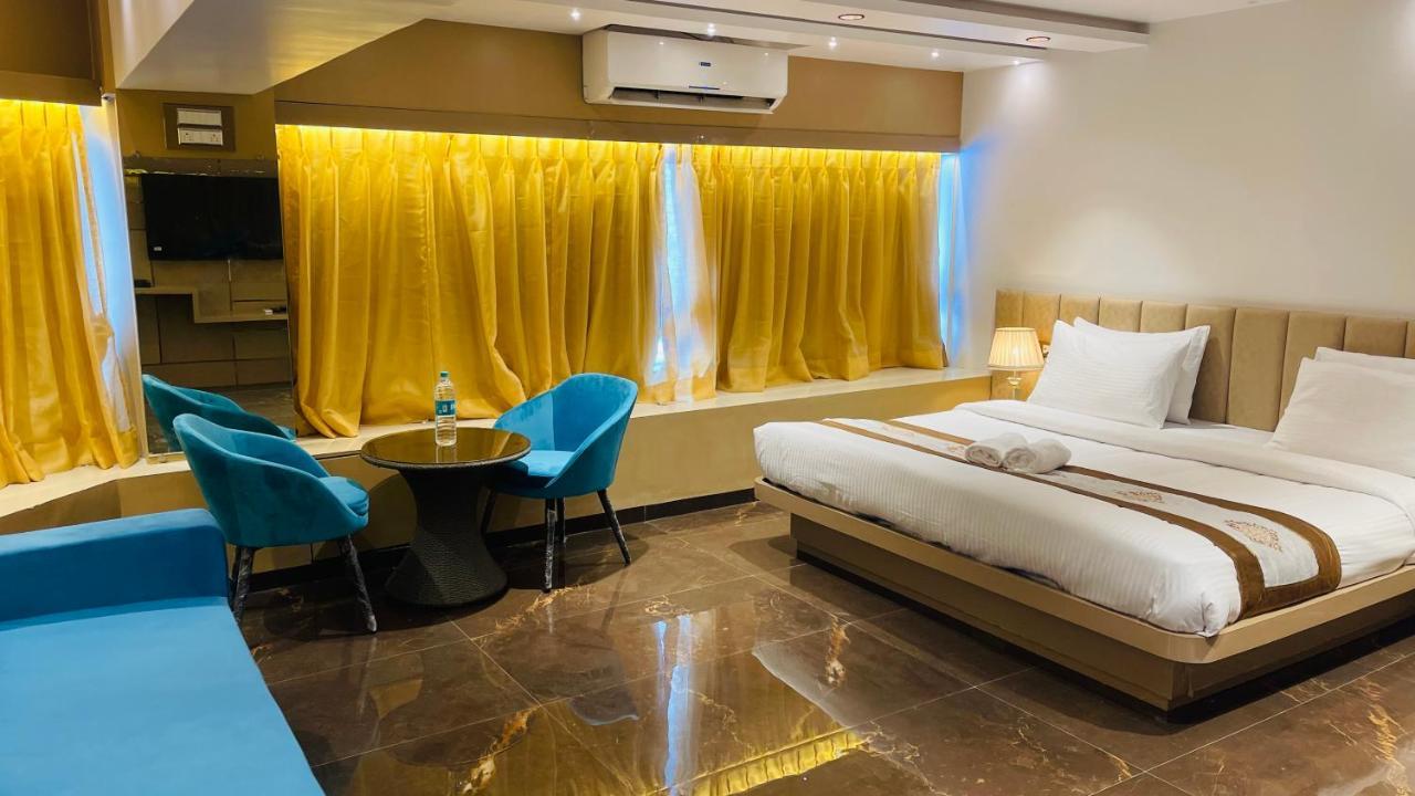 Home2 Renaissance Club Mumbai Bagian luar foto