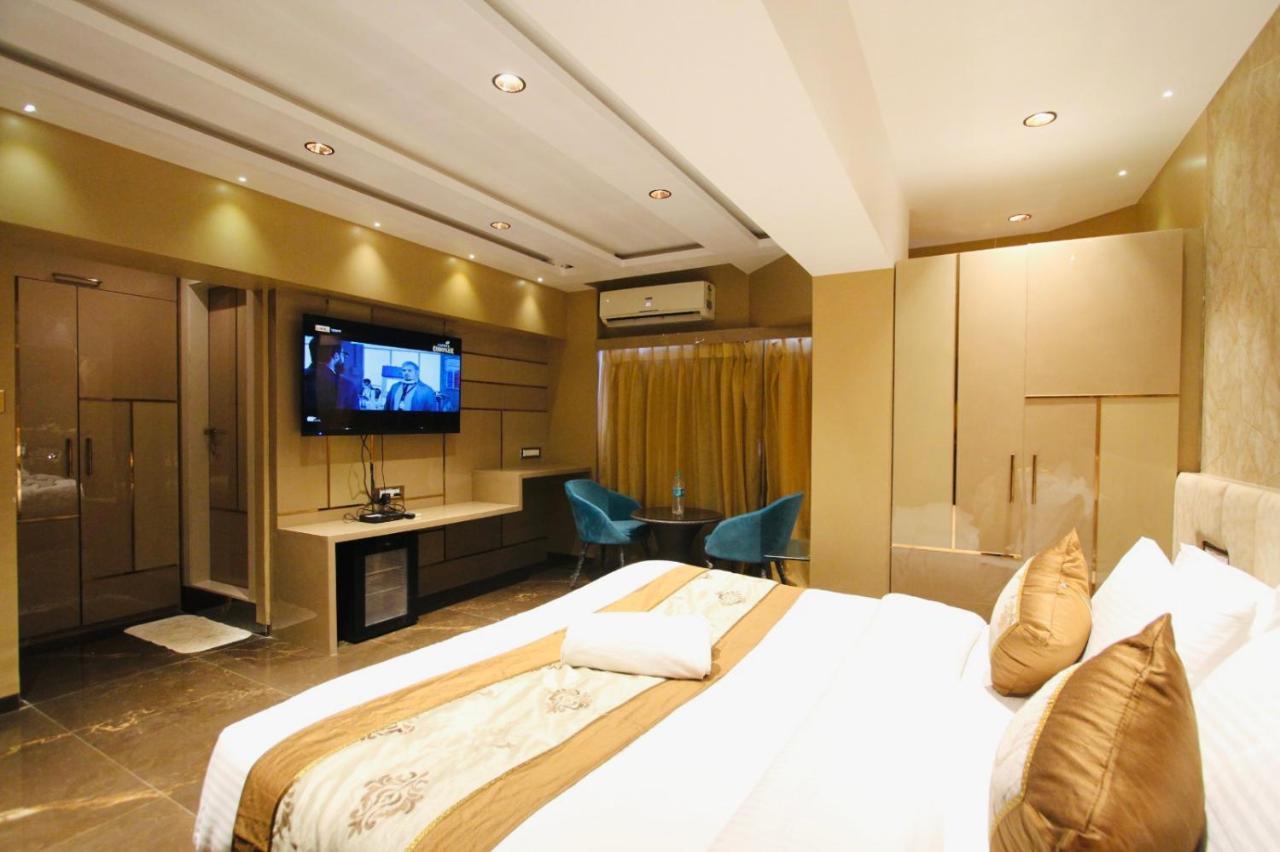 Home2 Renaissance Club Mumbai Bagian luar foto