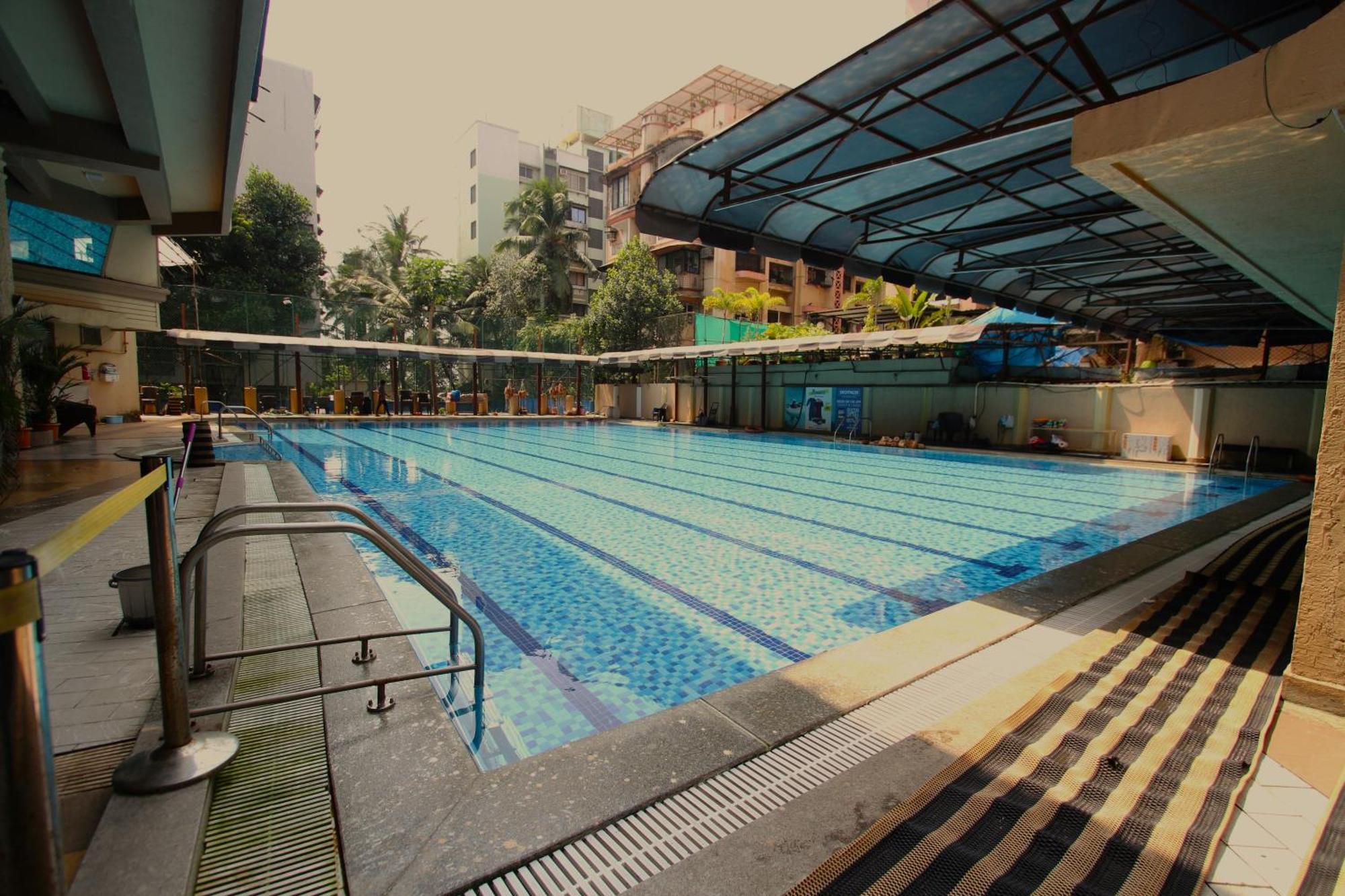 Home2 Renaissance Club Mumbai Bagian luar foto